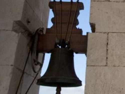 Corato, si stacca una lastra dal campanile