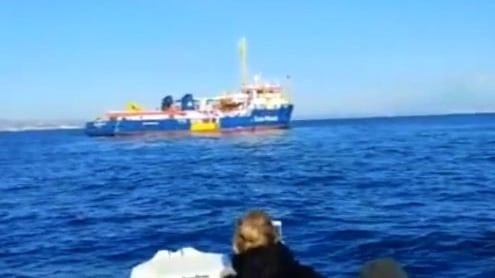 I parlamentari sulla Sea Watch. Salvini: "Leggi non rispettate"