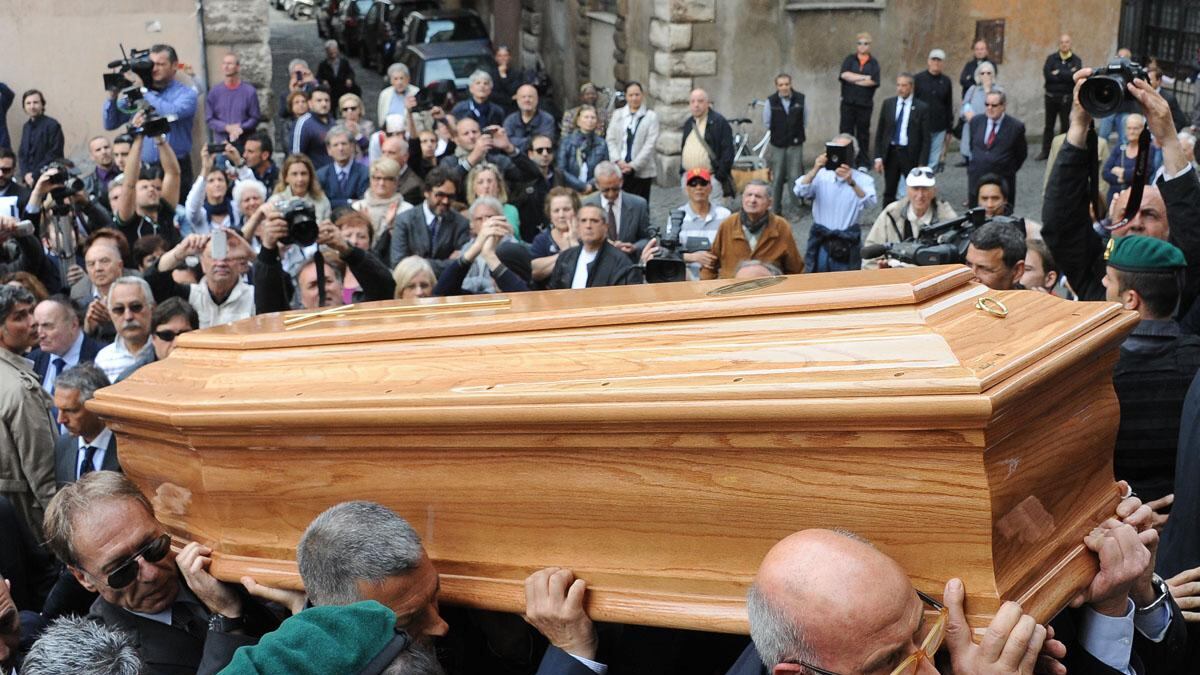Quello strano funerale senza il Vaticano in chiesa