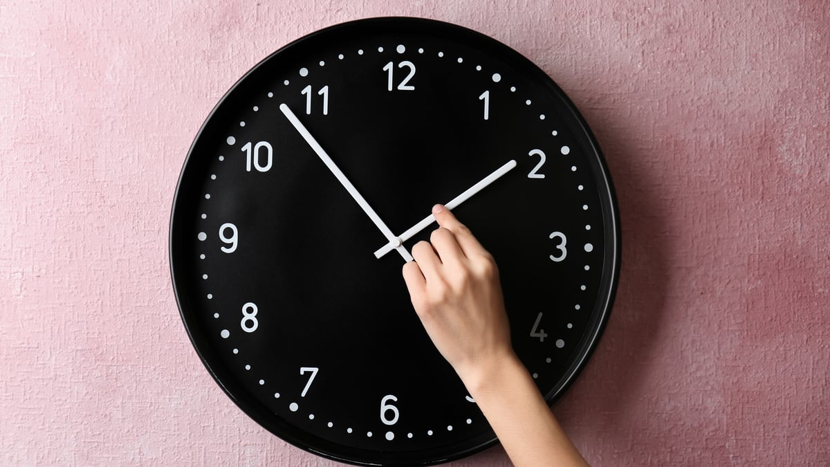 Torna l'ora solare: i 60 minuti di sonno che proteggono il cuore e il cervello