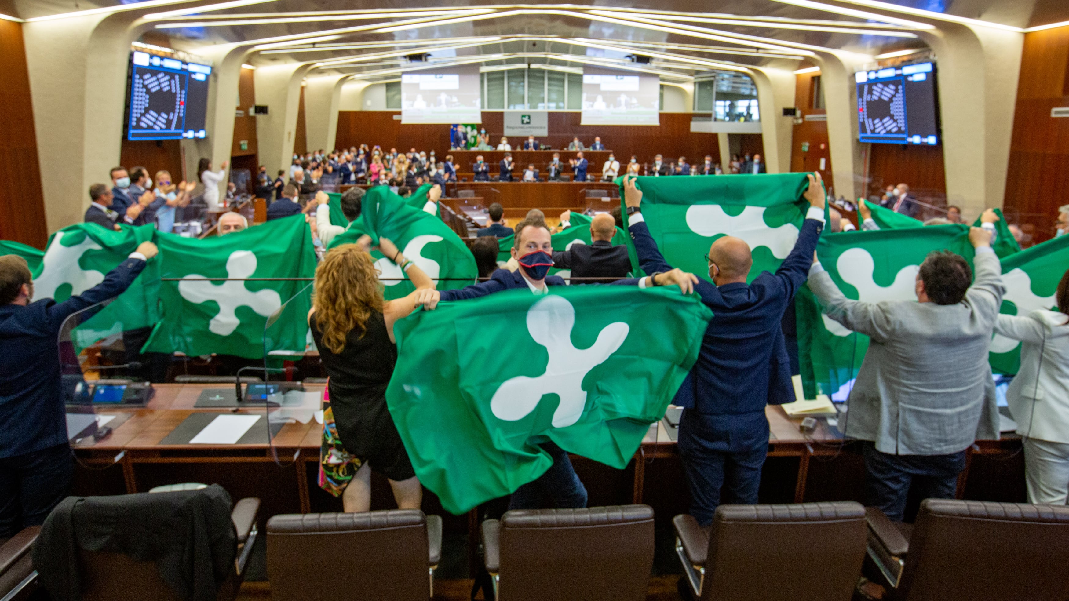La Lega "in subbuglio" per il sorpasso di Fdi. "Torni partito del Nord"