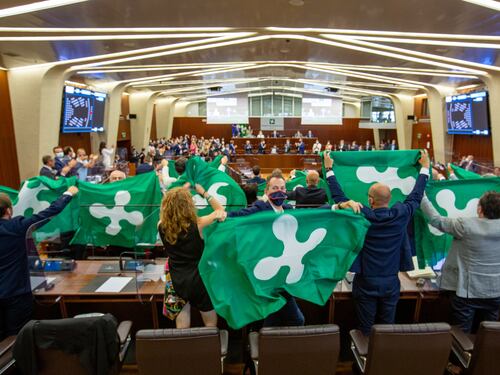 La Lega "in subbuglio" per il sorpasso di Fdi. "Torni partito del Nord"