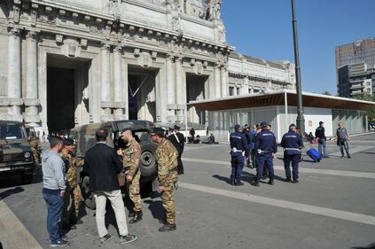 Immigrati e militari in Centrale 14