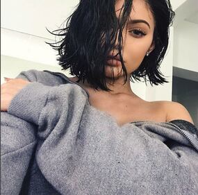 Kylie Jenner sexy: capelli fluorescenti 12