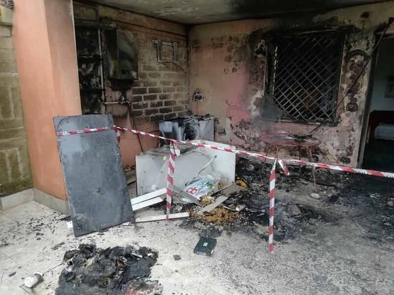 Tragedia a Capodanno, una coppia perde la casa: "È stato un petardo" 3