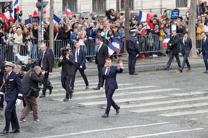Emmanuel Macron si insedia all'Eliseo: da oggi è ufficialmente presidente 14