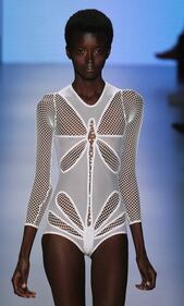 Trasparenze e corpi semi nudi alla Fashion Week di San Paolo 6