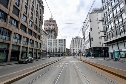 Milano, la prima domenica di blocco per il Covid-19 4