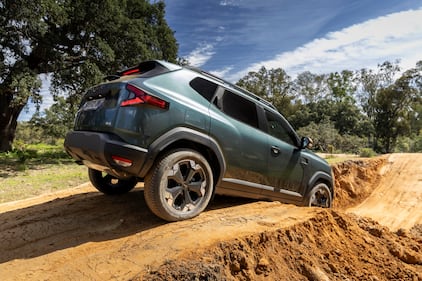 Dacia Duster 2024: guarda la gallery del nuovo SUV, anche ibrido o GPL 10