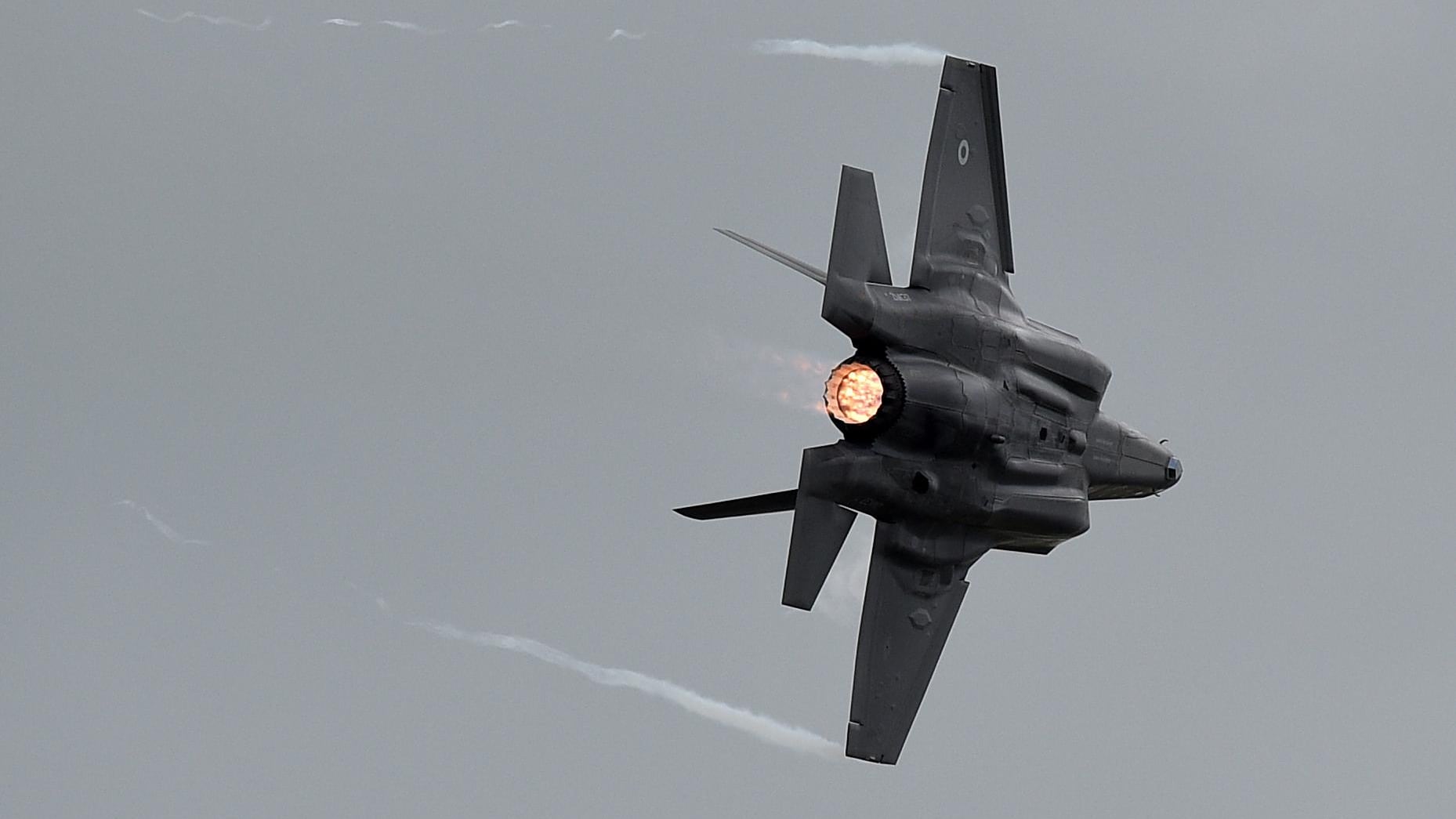 F-35, ennesima giravolta M5S: "Non possiamo dire no a questa tecnologia…"