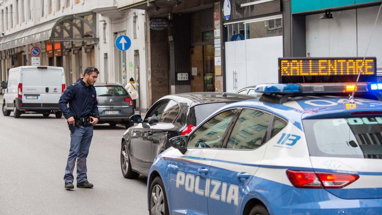 L'allarme di medici e poliziotti: "Sos, siamo senza protezioni"