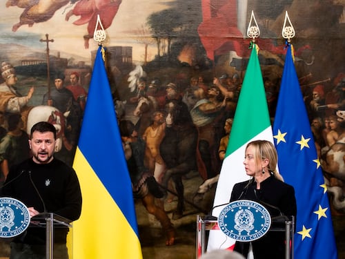 Zelensky a Mattarella "Siete dalla parte giusta". L'abbraccio di Meloni: "Scommetti sull'Italia e noi sulla tua vittoria"
