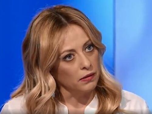 Oltraggio choc a Meloni: sul web finto video porno nel silenzio femminista