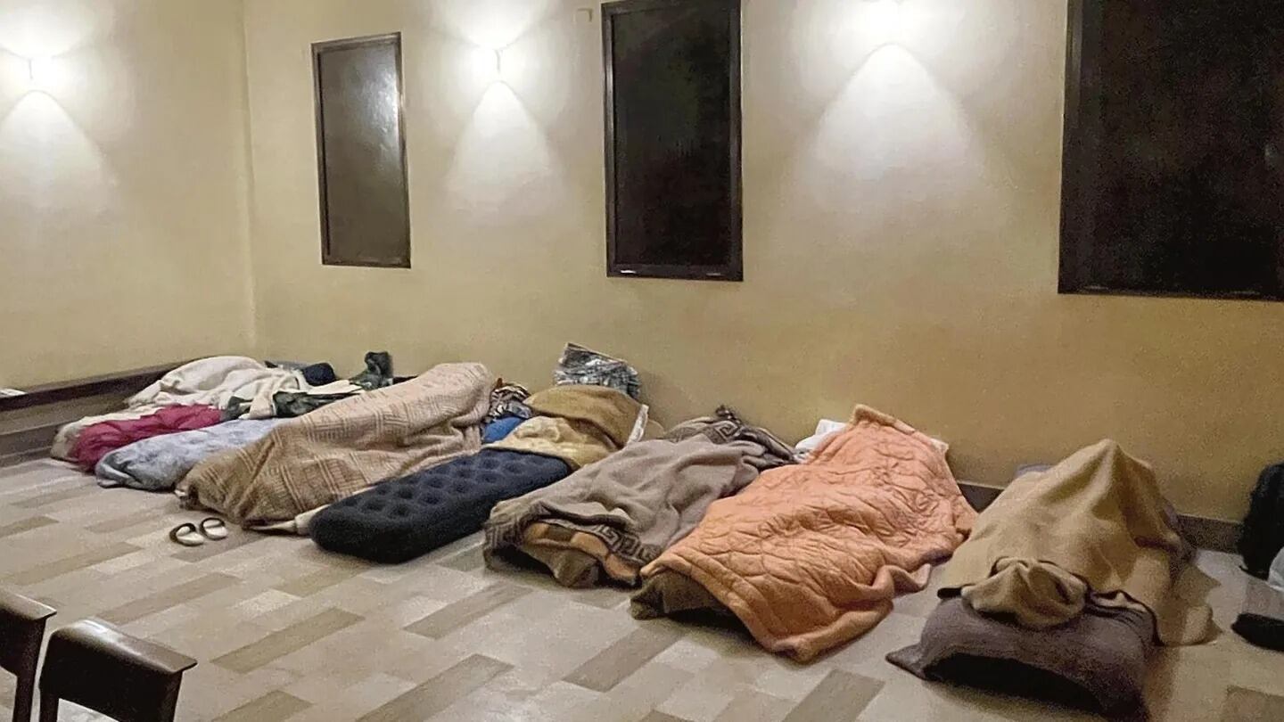 "C'è troppo smog". E i migranti rifiutano l'accoglienza