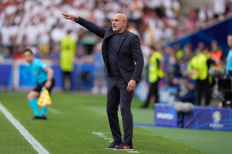De La Fuente paterno, Scaloni concreto