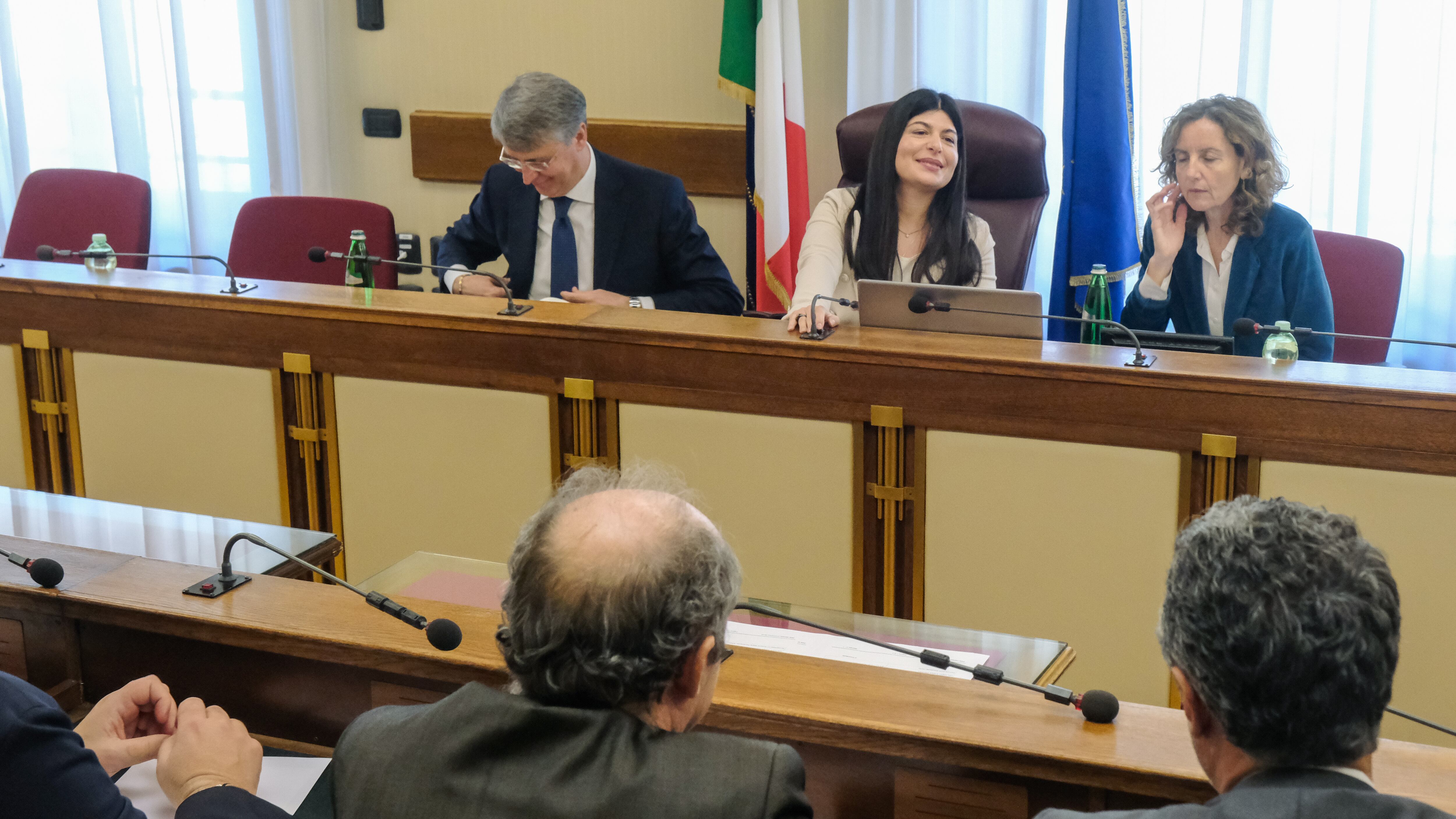 "Si astengano se incompatibili". Antimafia, cosa cambia dopo i casi De Raho e Scarpinato