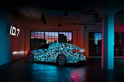 Volkswagen ID.7, le prime immagini dell’elettrica da 700 km  4