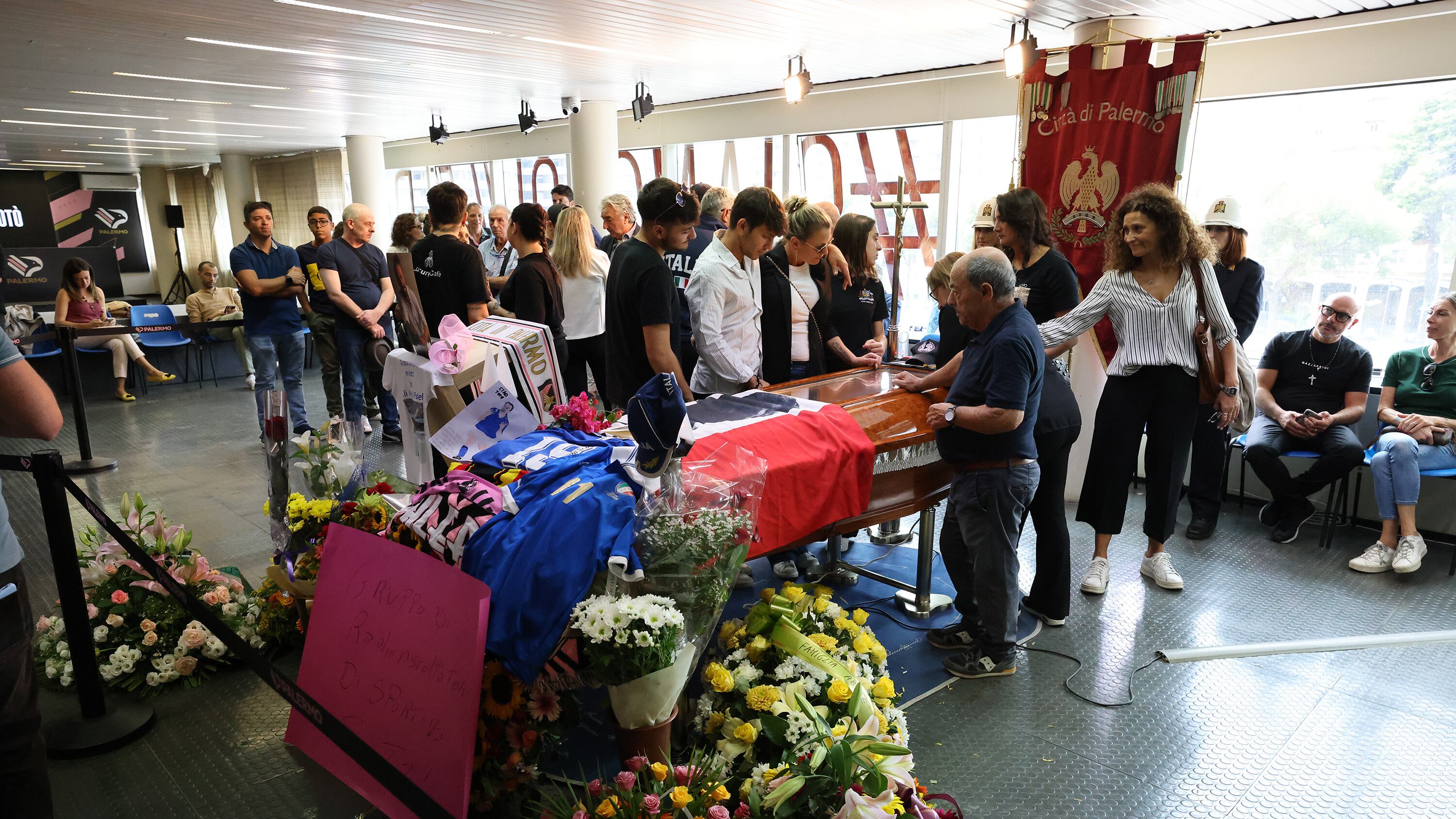 L'addio a Totò e Conte si commuove: "Sei un esempio"