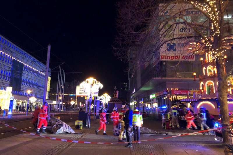 Attentato a Magdeburgo, il mercatino di Natale dopo l'attacco 5