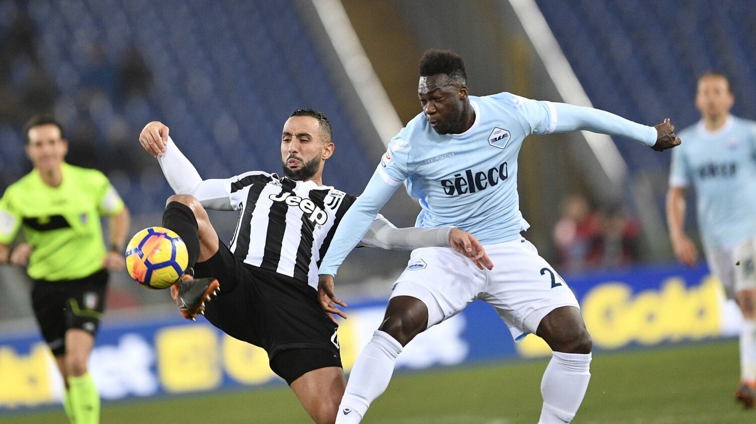 Banti non concede rigore in Lazio-Juventus: l'ironia sul web dei tifosi biancocelesti