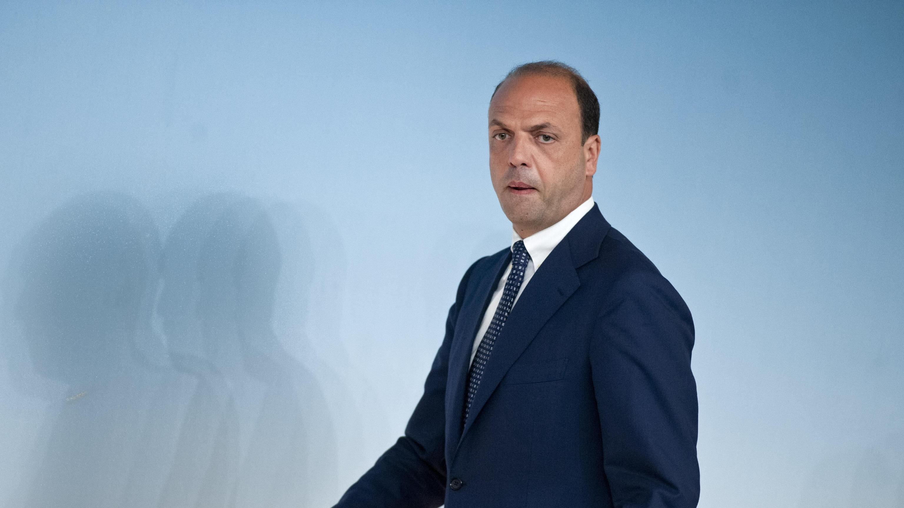 Governo, Alfano vede il Pdl: "Ora è necessario avvitare i bulloni della maggioranza"