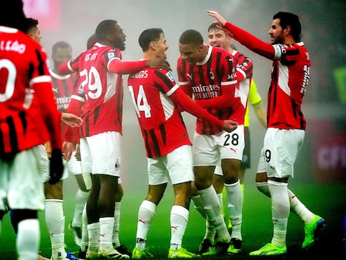 Sbuca il Milan dalla nebbia