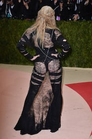 Seno e sedere di fuori: Madonna è sempre hot 11