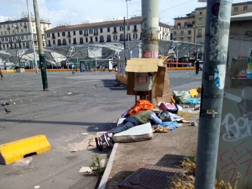 Napoli, tornano i mercatini della "monnezza"