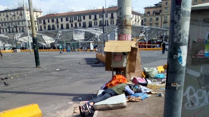 Napoli, tornano i mercatini della "monnezza"