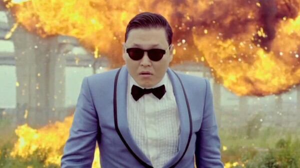 Psy, il rapper ballerino imbarazza Obama