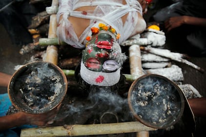 Colori, serpenti e cannabis, la due giorni del festival di Shiva in India 2