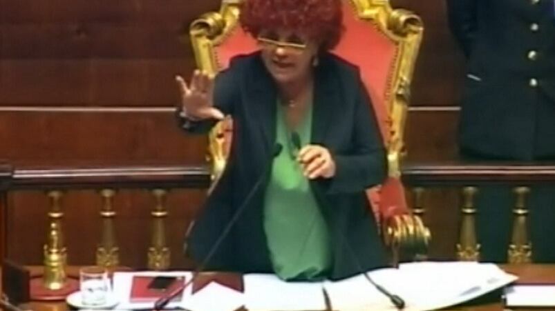 Il Senato commemora Andreotti e i grillini fanno una gazzarra