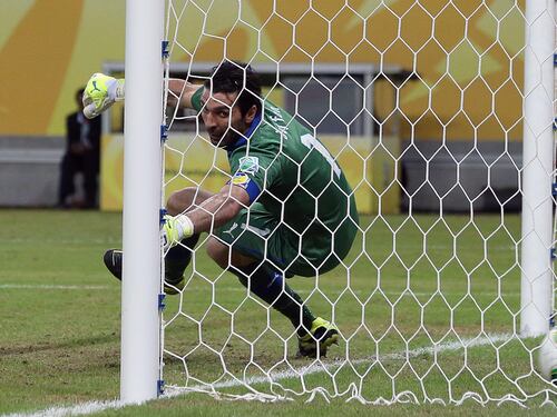 Italia col portone spalancato errori di Buffon ma non solo