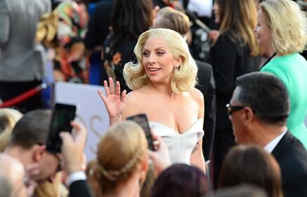 Lady Gaga agli Oscar 2016: foto 1
