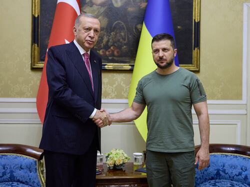 Allarme attentati a Mosca. Summit Zelensky-Erdogan