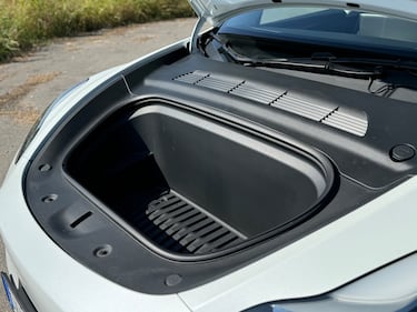 Tesla Model Y Long Range RWD: guarda la gallery del SUV elettrico super efficiente 14