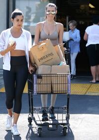 Bella Hadid fa la spesa e incanta un intero supermercato 9