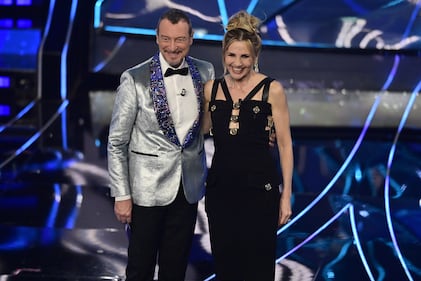 Sanremo 2024: ecco il look della quarta serata del Festival di conduttore, co-conduttrice e ospiti 2