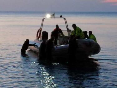 Si lancia nel vuoto da un dirupo di 80 metri: salvo per miracolo 6