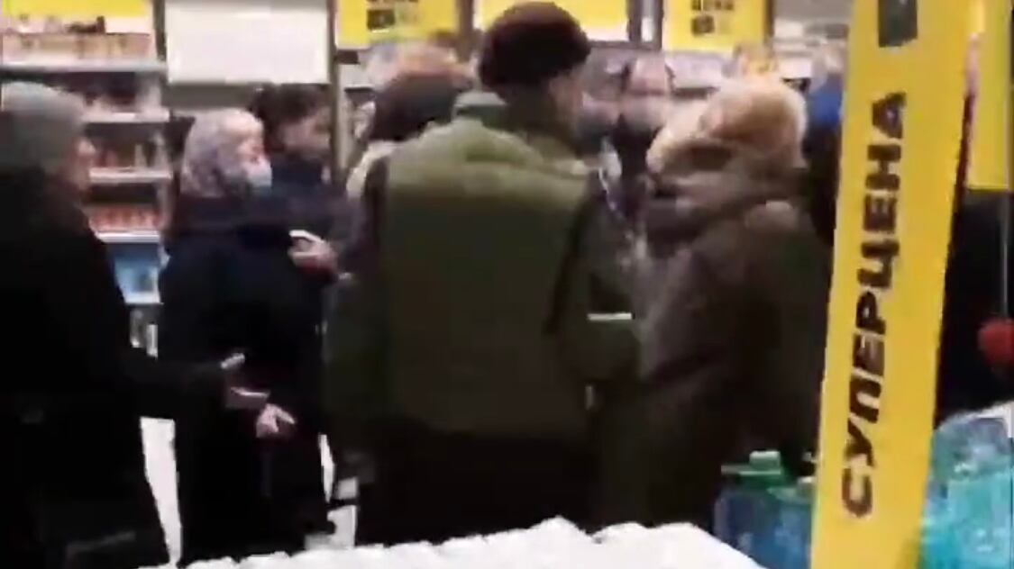 Zuffe per un pacco di zucchero: è panico nei supermercati russi