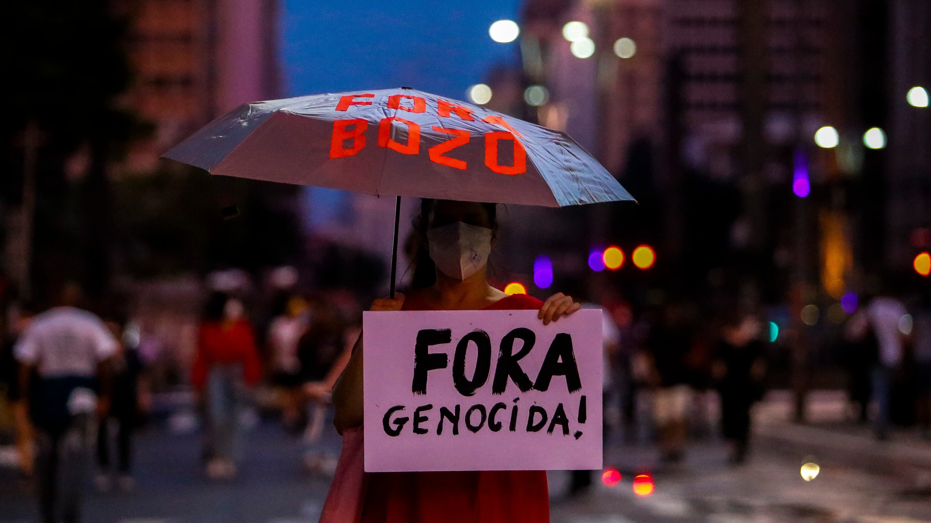 Migliaia in piazza in 200 città Covid, tutti contro Bolsonaro