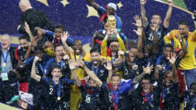 La metro di Parigi celebra la vittoria della Francia