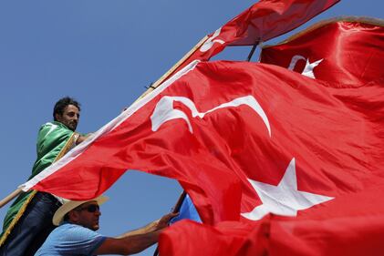 Folla immensa a Istanbul per la manifestazione anti-golpista 5