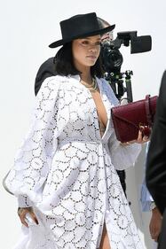 Rihanna super sexy alla Fondazione Vuitton 12