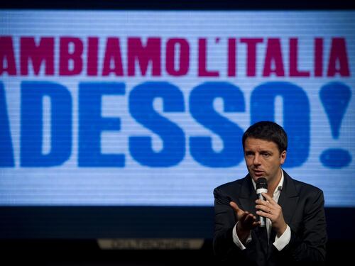 Renzi rassicura Bersani: "Io sono serio e leale" Ma diserta la direzione