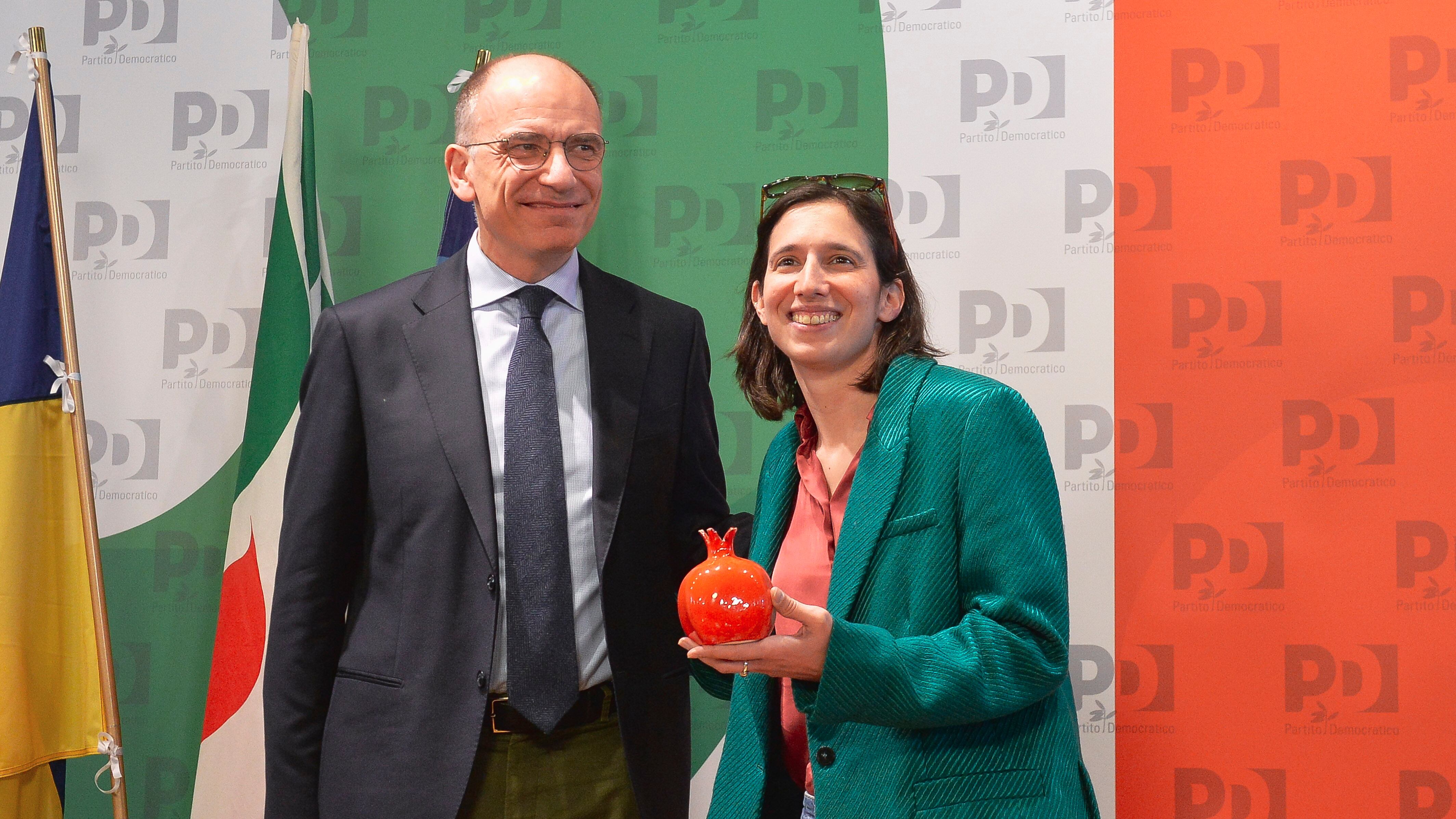Il passaggio di consegne e quel regalo di Letta alla Schlein: il significato