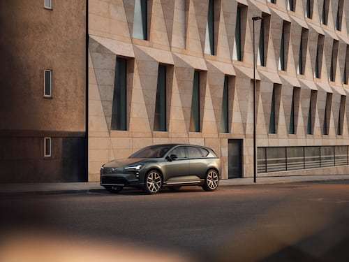 Volvo EX-60: il SUV elettrico da 810 km che punta su tecnologia e sicurezza