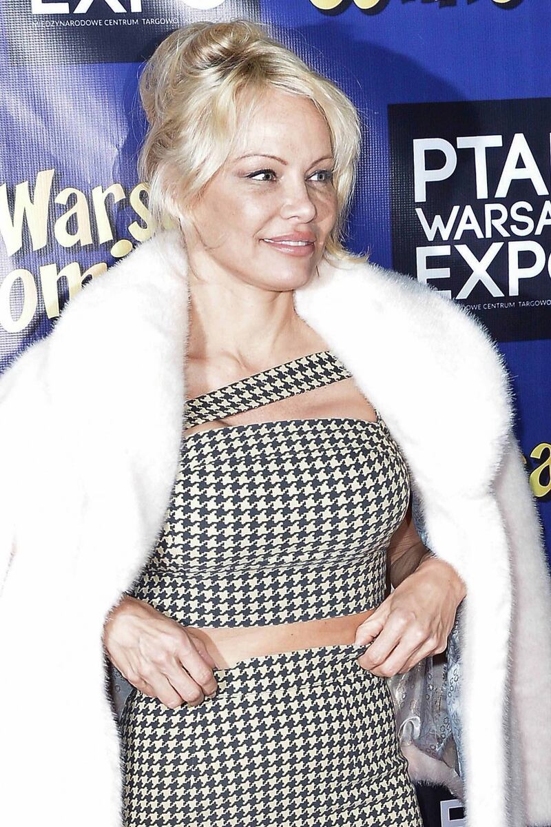 Pamela Anderson sexy icona ieri e oggi 11