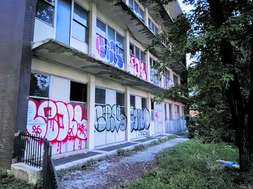 Vandali e degrado. Da viale Ungheria a Loreto alla Liberty la città abbandonata