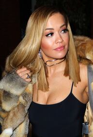 Rita Ora nuda per Natale 5